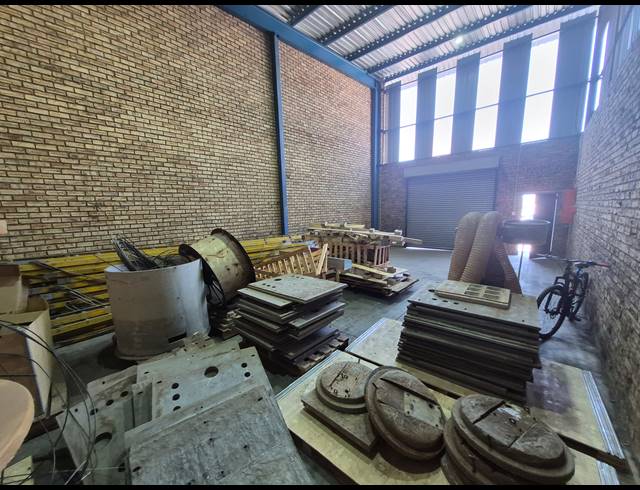 90M² WAREHOUSE TO LET IN TULISA PARK